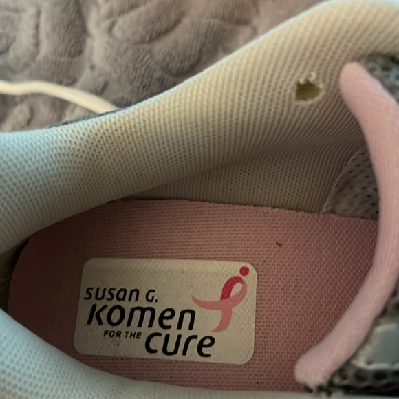 New Balance Women’s sz 8 never worn euc - Picture 5 of 6